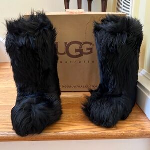 UGG Fluff Momma boots